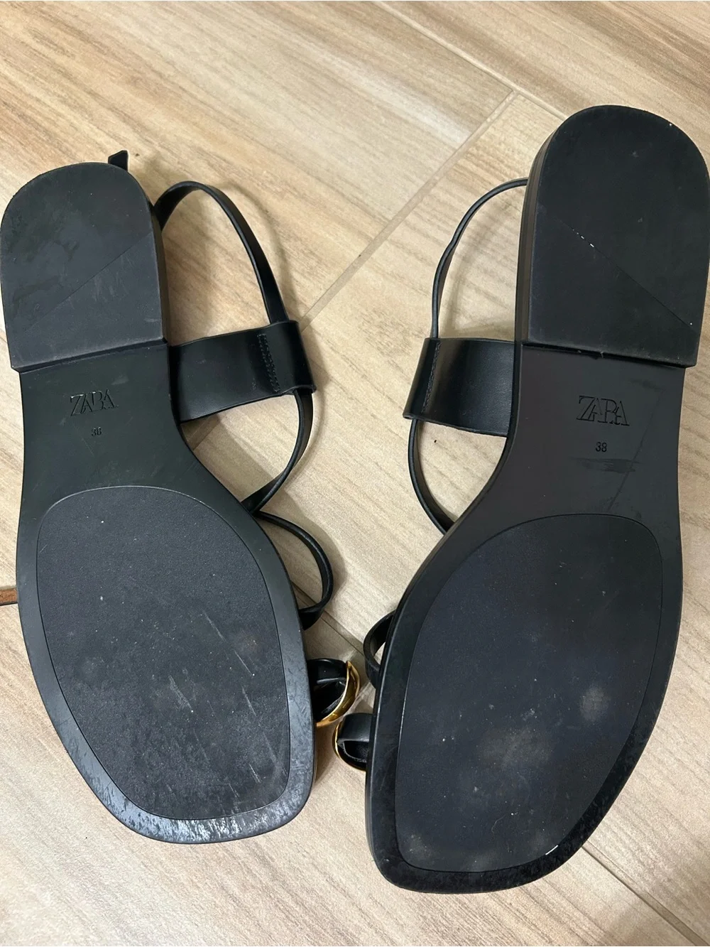 ZARA Black Leather Toe-Ring Sandals with Gold Accent - Picture 4 of 6